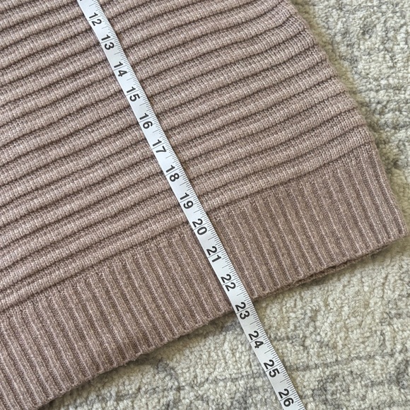 Hem & Thread Elegant V-Neck Ribbed Sweater - Brown Size Large - Picture 4 of 5
